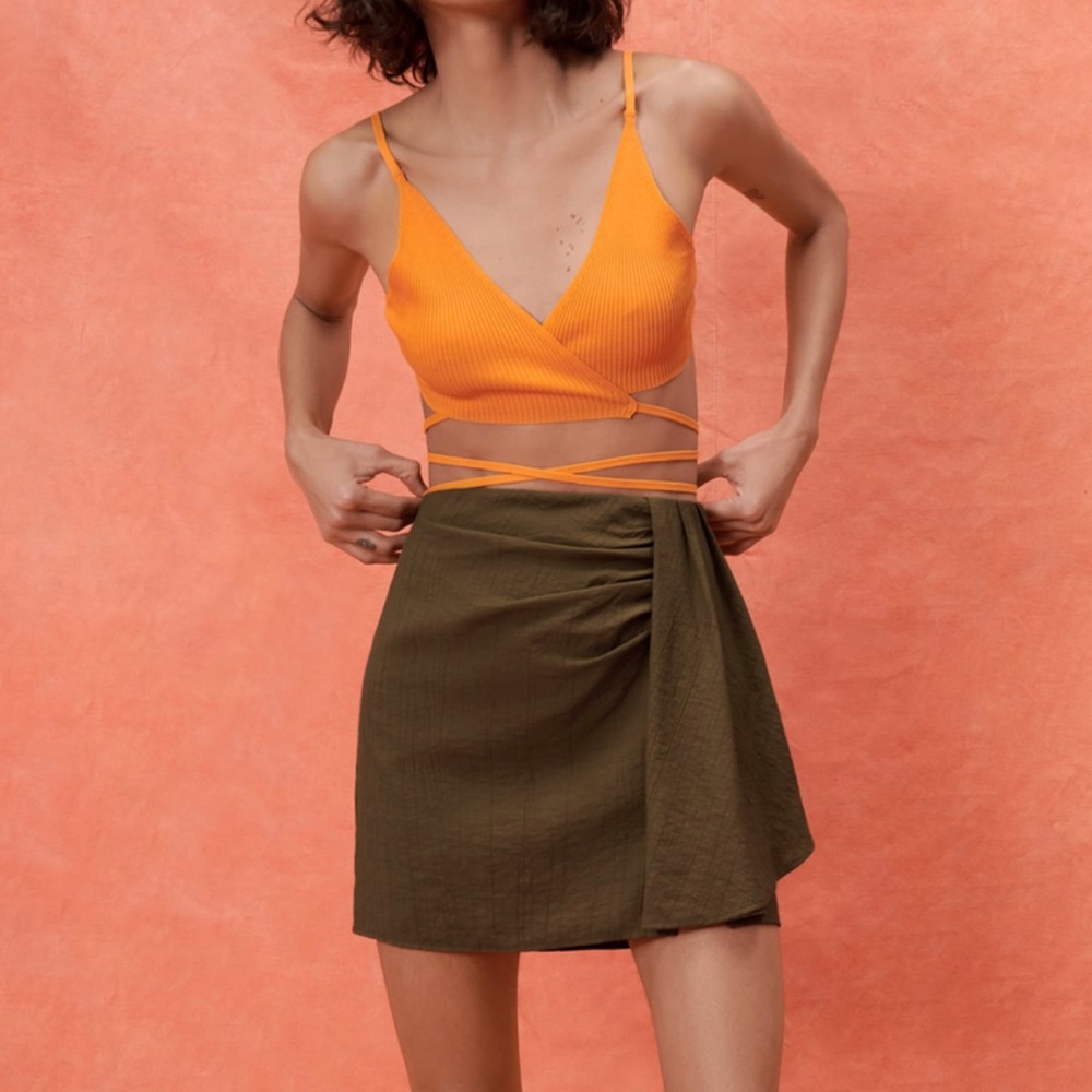 Zara Ruched Mini Skirt - Picture 4 of 9